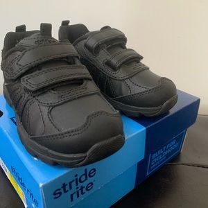 🆕 Stride Rite
Black Cooper 2.0 Leather
Sneaker size 8
